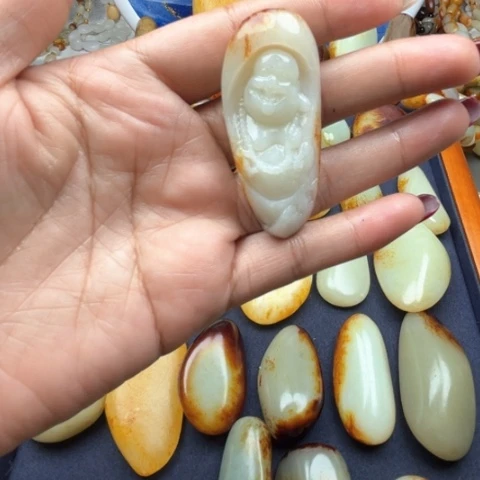 和田玉颈饰未镶嵌