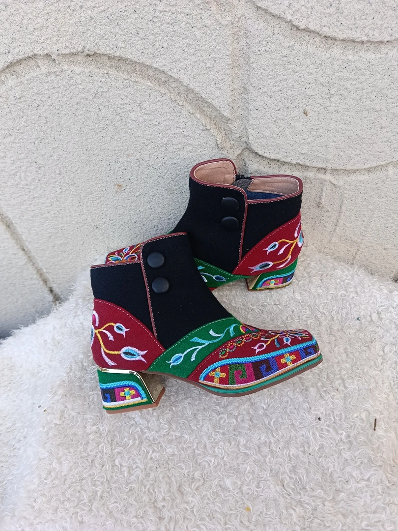 民族风格女鞋跟高4cm左右时尚百搭