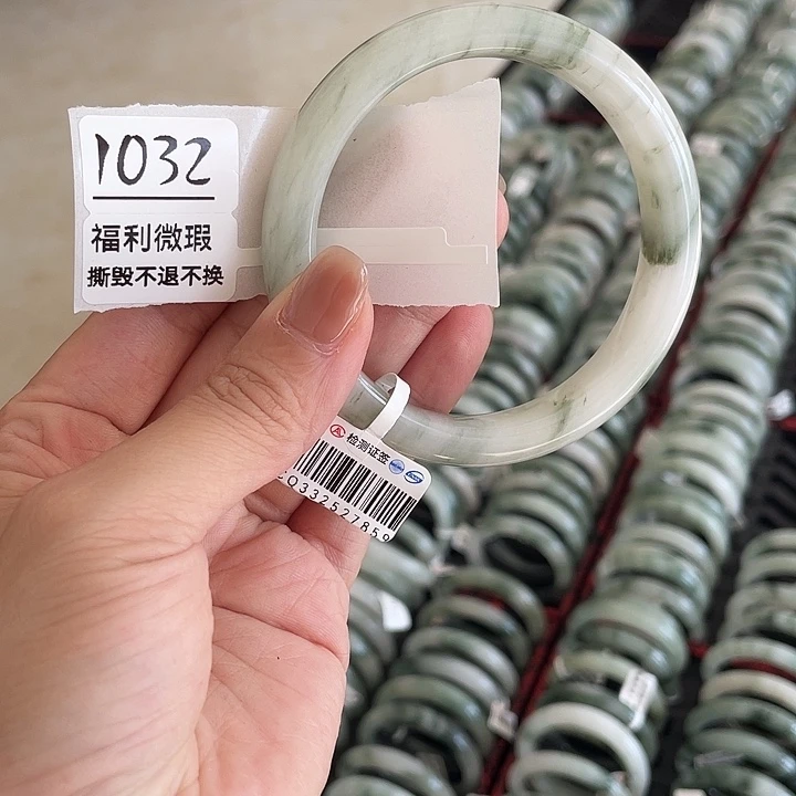 未镶嵌手镯石英岩玉