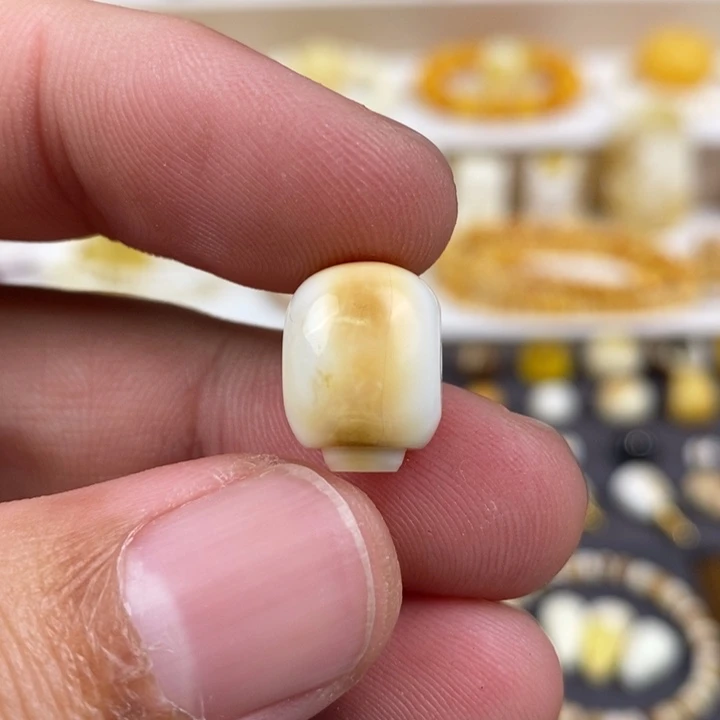 琥珀裸石未镶嵌琢*配饰三通