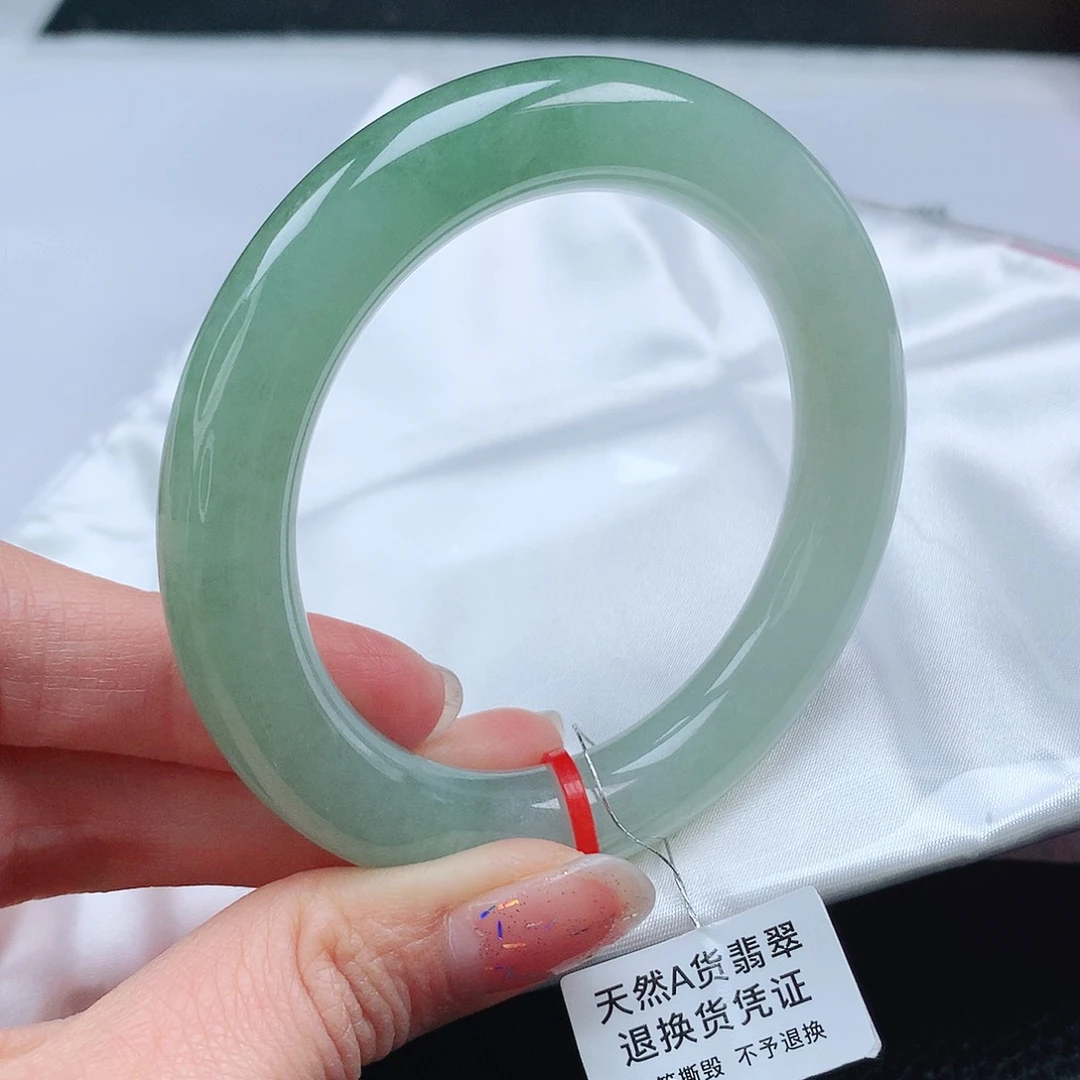 翡翠手镯（圆镯）未镶嵌小**?53圆