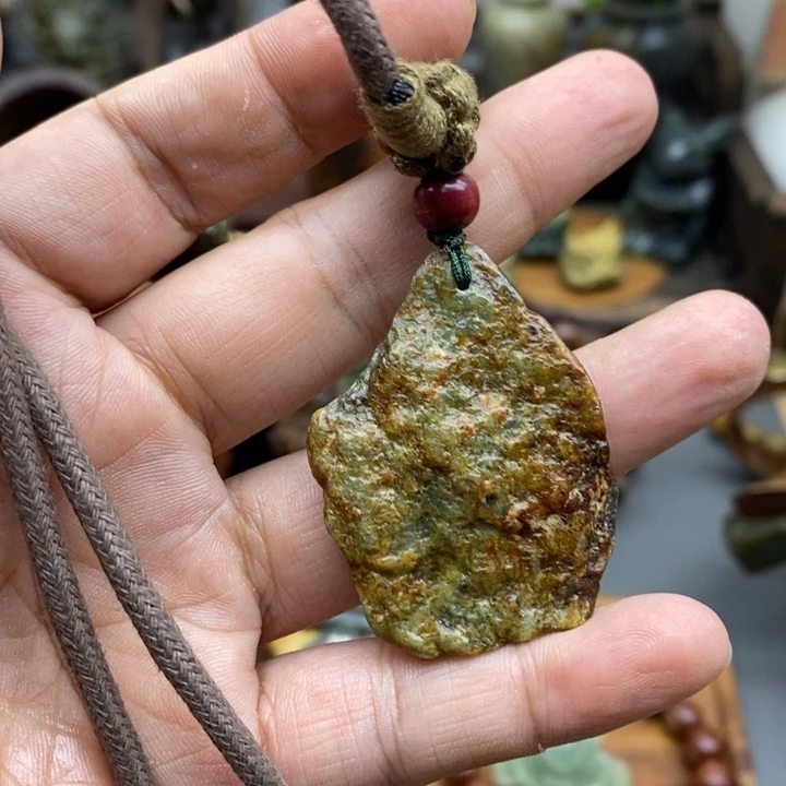 未镶嵌岫岩河磨玉（透闪石质玉）挂件顾*思