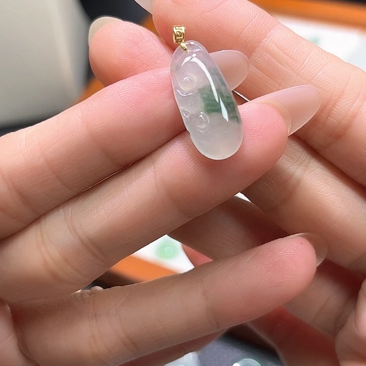 颈饰18K金镶嵌翡翠