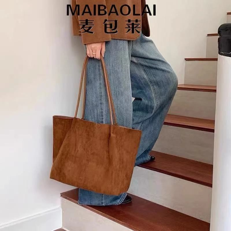 麦包莱 秋冬季大容量复古绒面皮2025新款休闲通勤单肩手提托特包