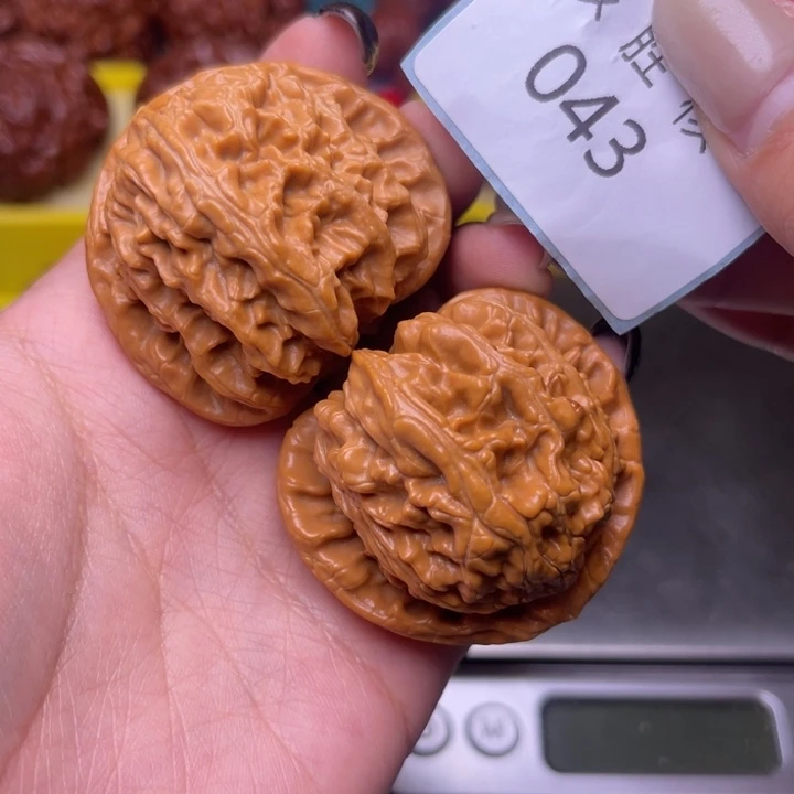 文玩核桃把件三角白42.043