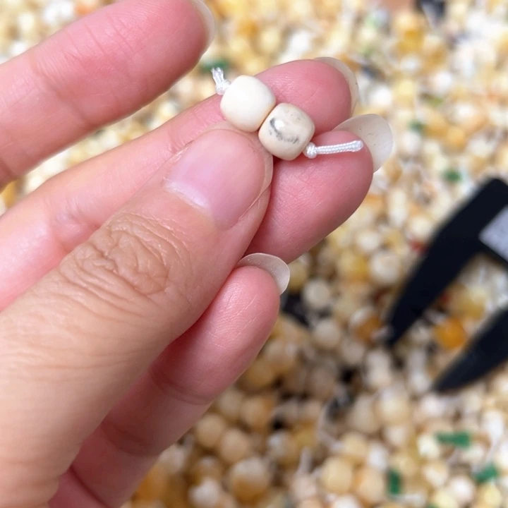 裸石蜜蜡未镶嵌7mm一对