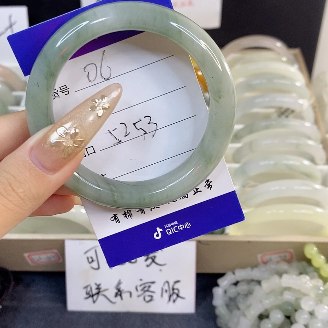 未镶嵌手镯石英质玉