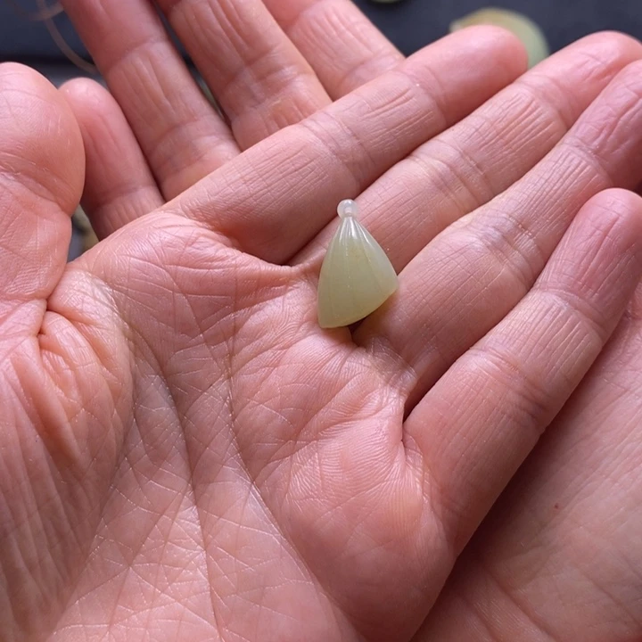 和田玉颈饰未镶嵌小*