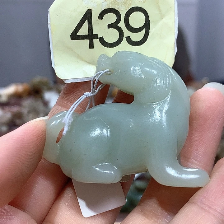 某***人颈饰未镶嵌和田玉