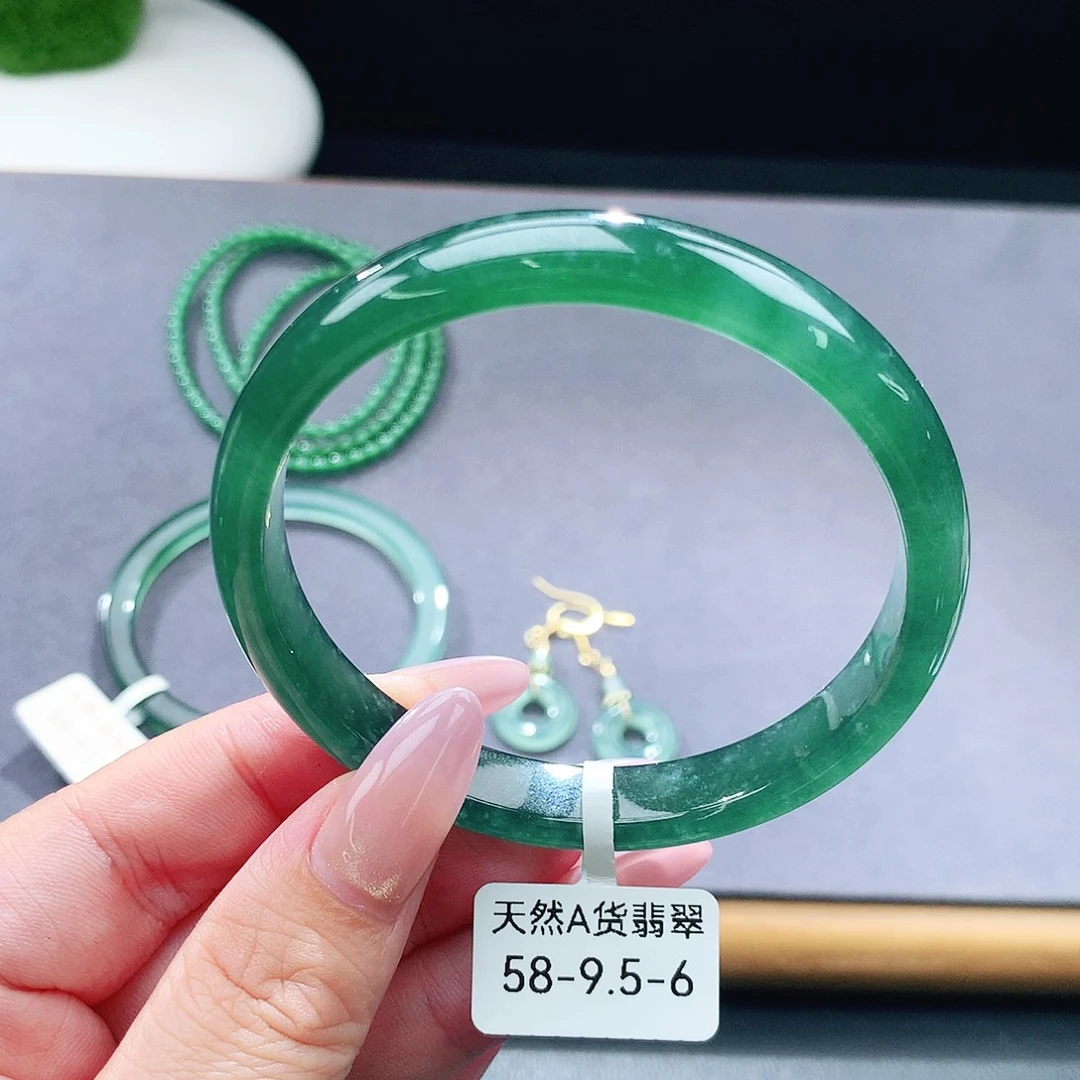 未镶嵌手镯（圆镯）翡翠