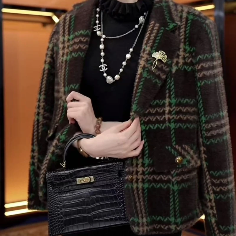 W39【高品质】短款法式高级感粗花小香风外衣-喵喵