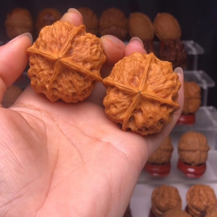 文玩核桃吊坠30牡丹四楞