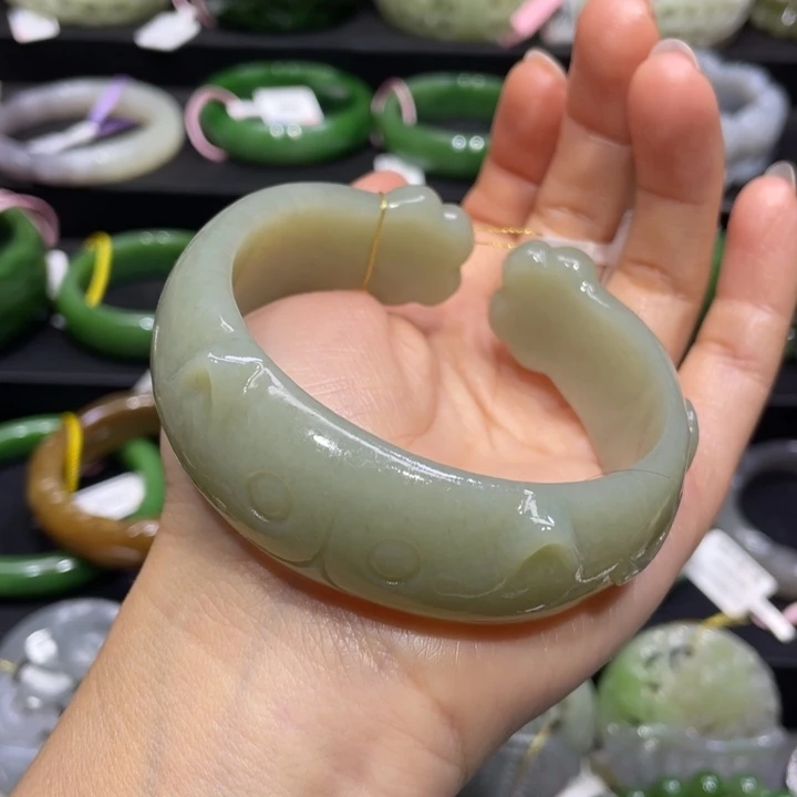 和田玉手镯61圈口 编号66未镶嵌