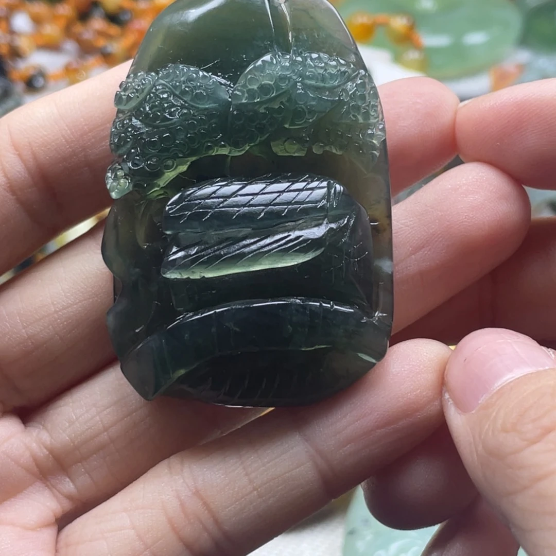 蛇纹石玉颈饰未镶嵌