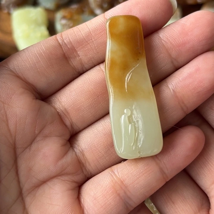 颈饰未镶嵌和田玉浅**深