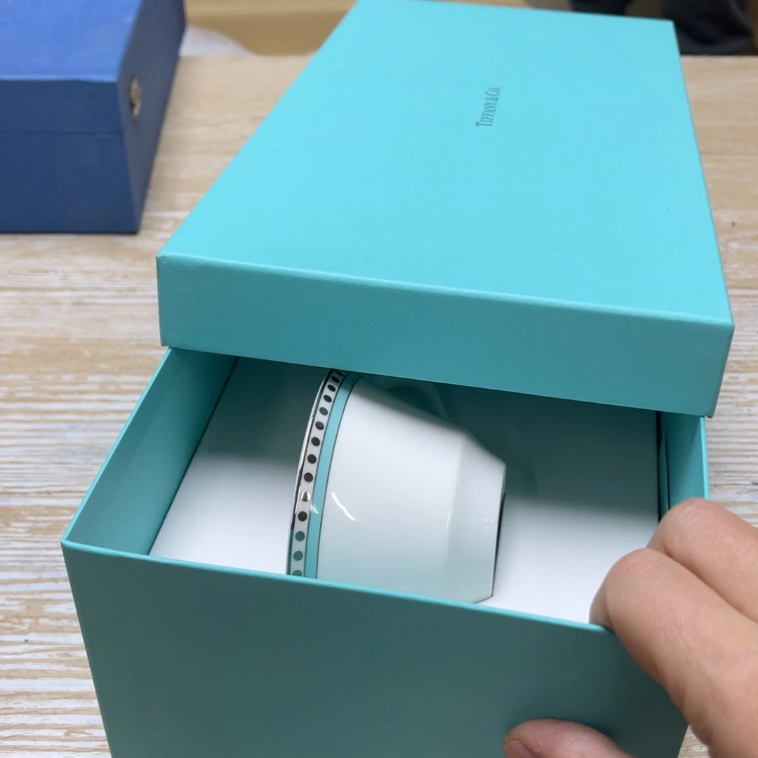 瓷片小**?密密麻麻地排列着一个