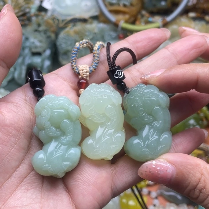 琉***璃蛇纹石玉未镶嵌颈饰