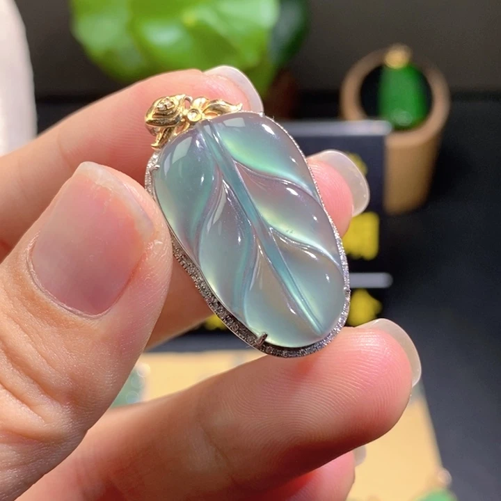 翡翠未镶嵌颈饰吊坠