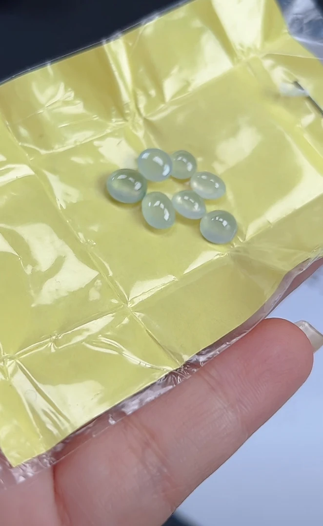 天然翡翠A货蛋面8