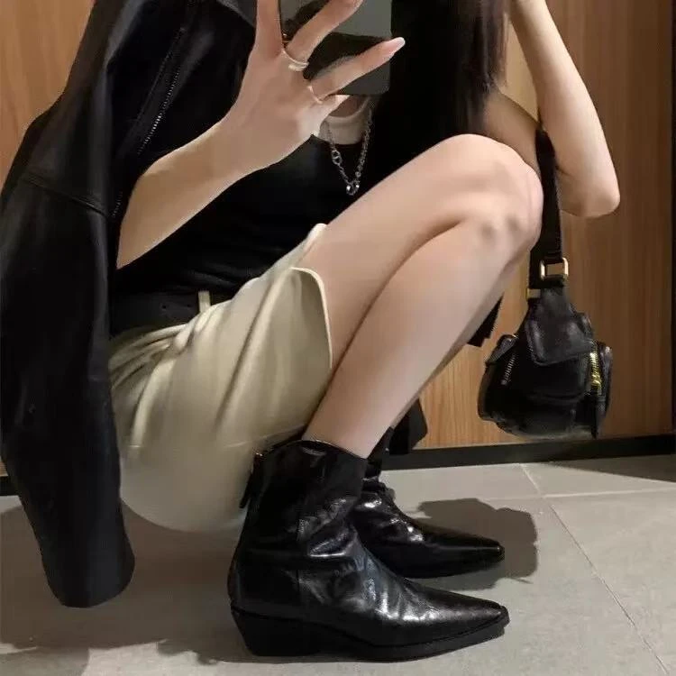 尖头粗跟后拉链秋冬防滑短靴