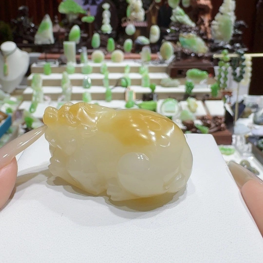 和田玉未镶嵌挂件且末糖貔貅