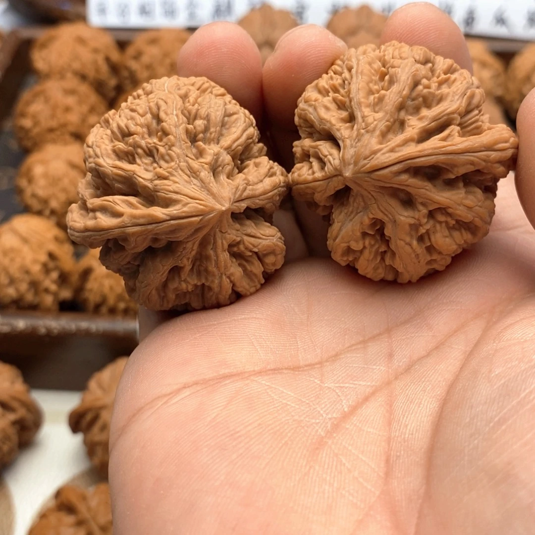 文玩核桃吊坠 全品粗筋鹰嘴59