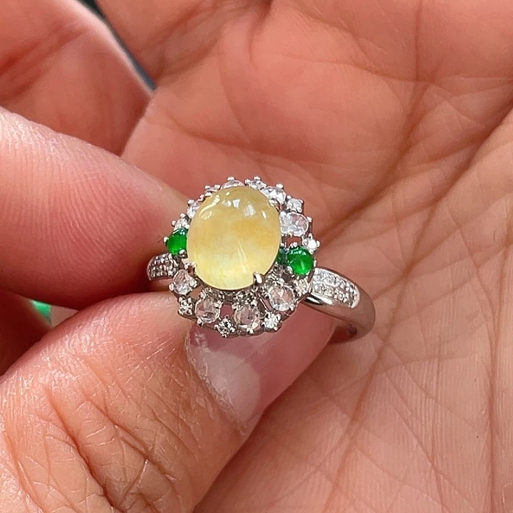 翡翠戒指18K金镶嵌冰黄翡蛋面