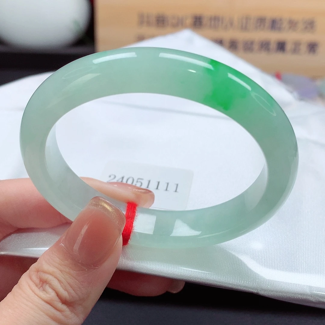 未镶嵌手镯（贵妃镯）翡翠天然a货翡翠