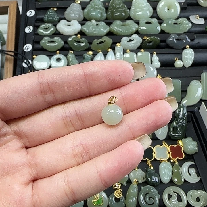 和田玉颈饰18K金镶嵌