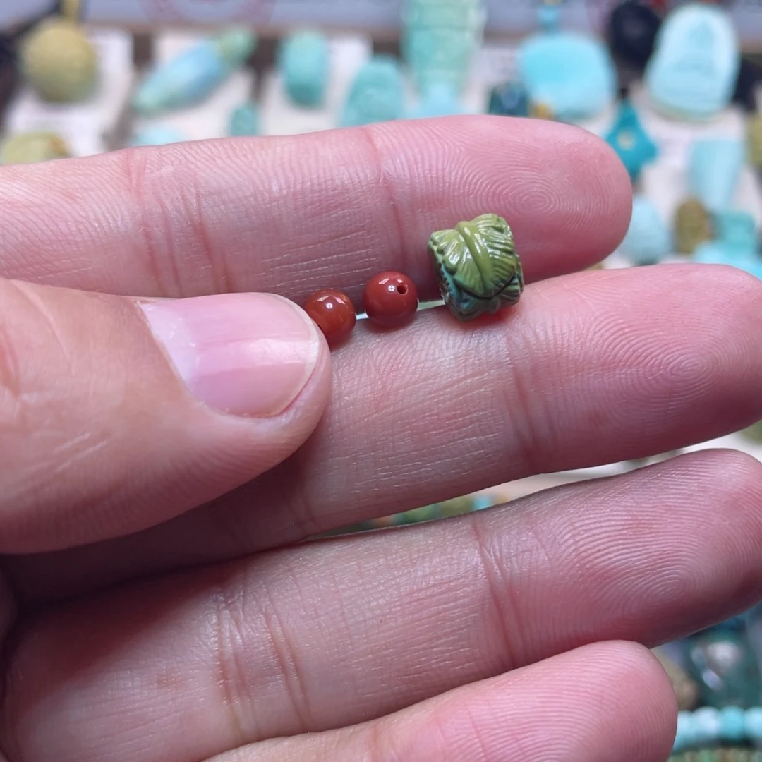 南红玛瑙配饰未镶嵌