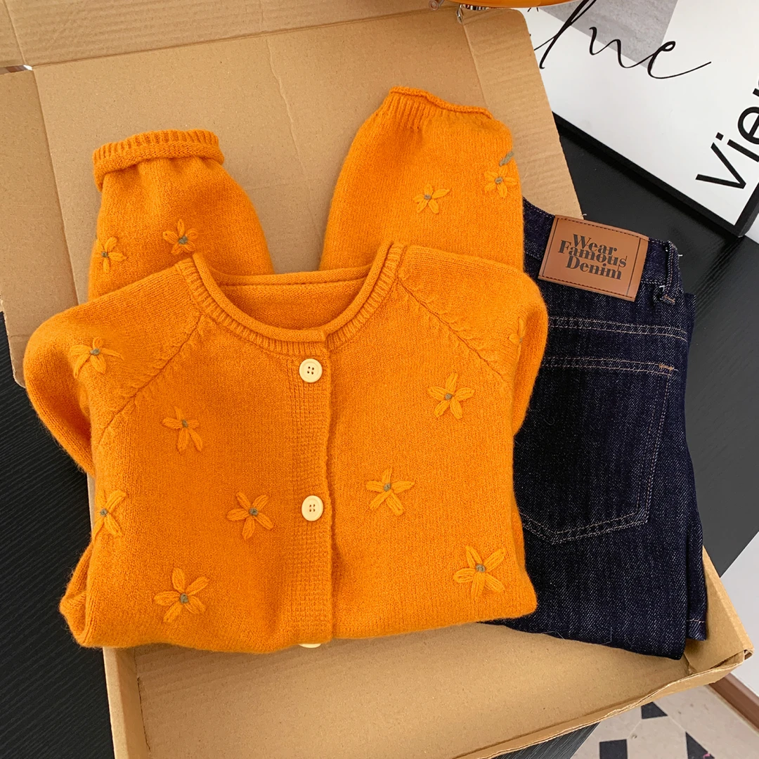 超好看复古橘色刺绣花朵针织毛衣开衫女秋冬洋气宽松卷边外套上衣