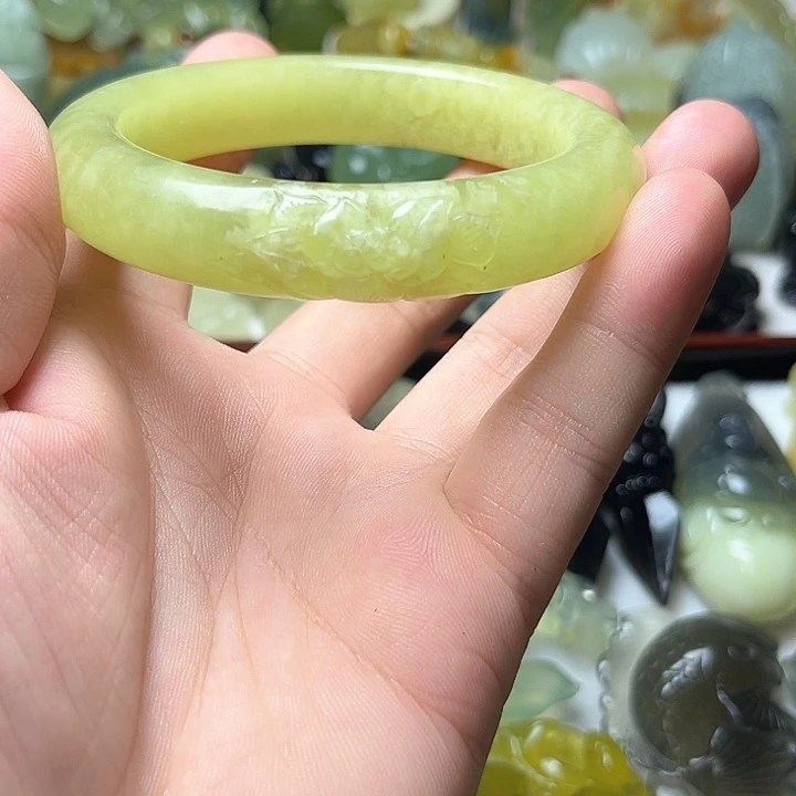 未镶嵌蛇纹石玉颈饰水****合