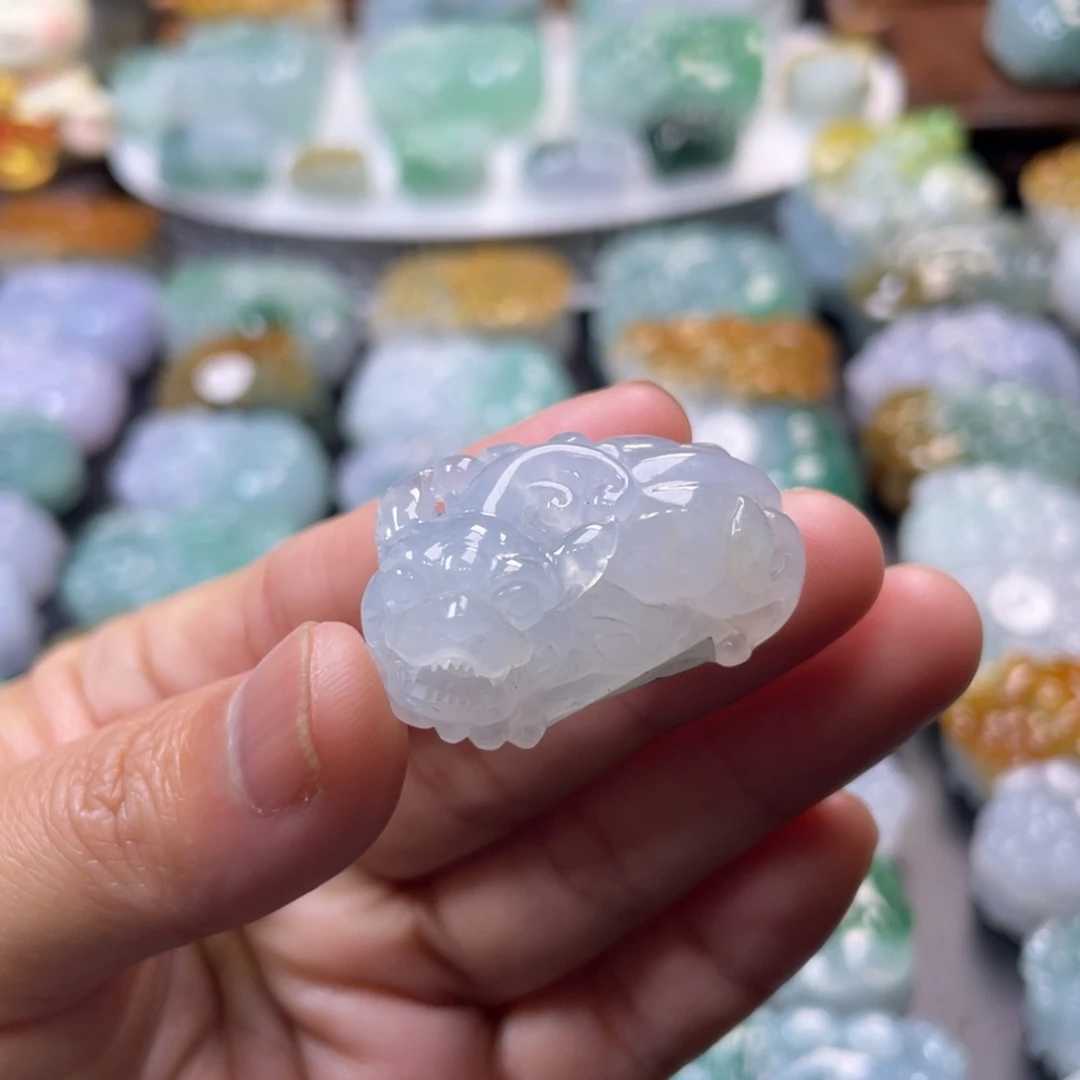 翡翠未镶嵌颈饰貔貅