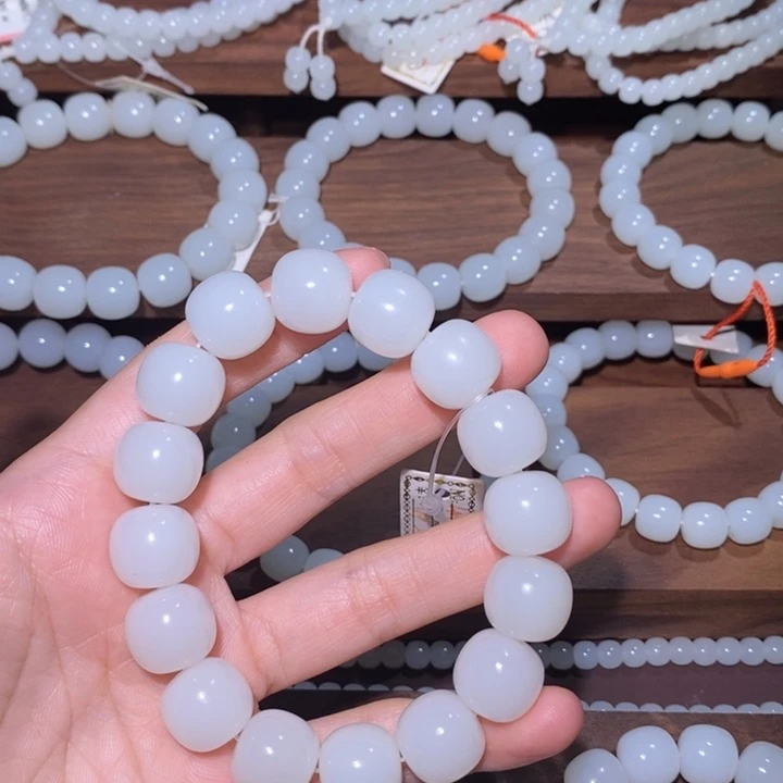 I***程和田玉（白玉）未镶嵌手链