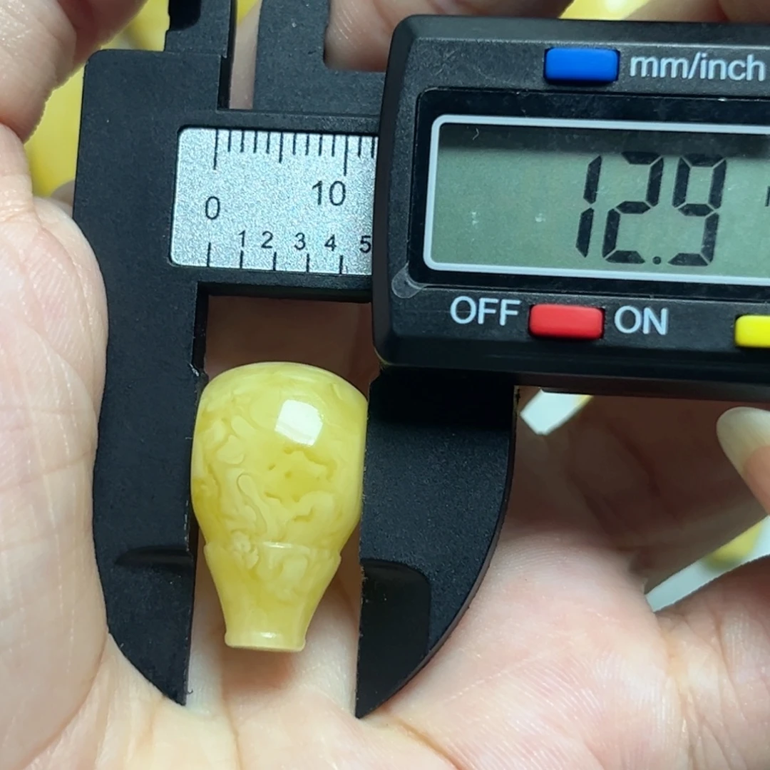 裸石琥珀未镶嵌三通