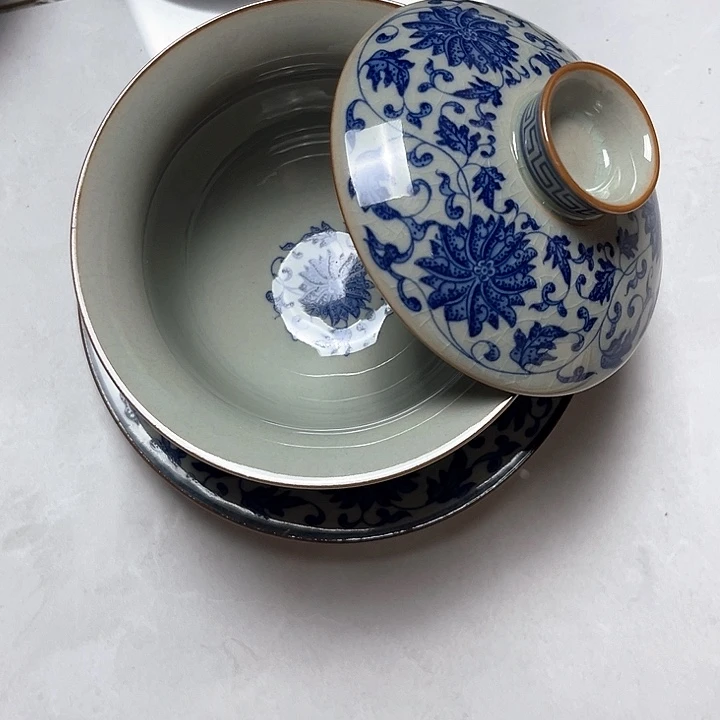 青花缠枝莲元宝盖碗
