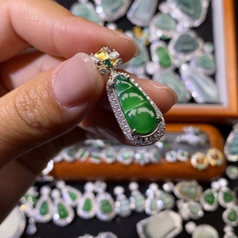 【闪购商品】翡翠颈饰未镶嵌天然