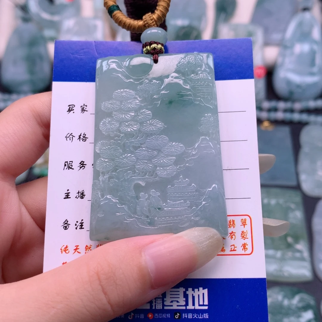 翡翠未镶嵌颈饰山水