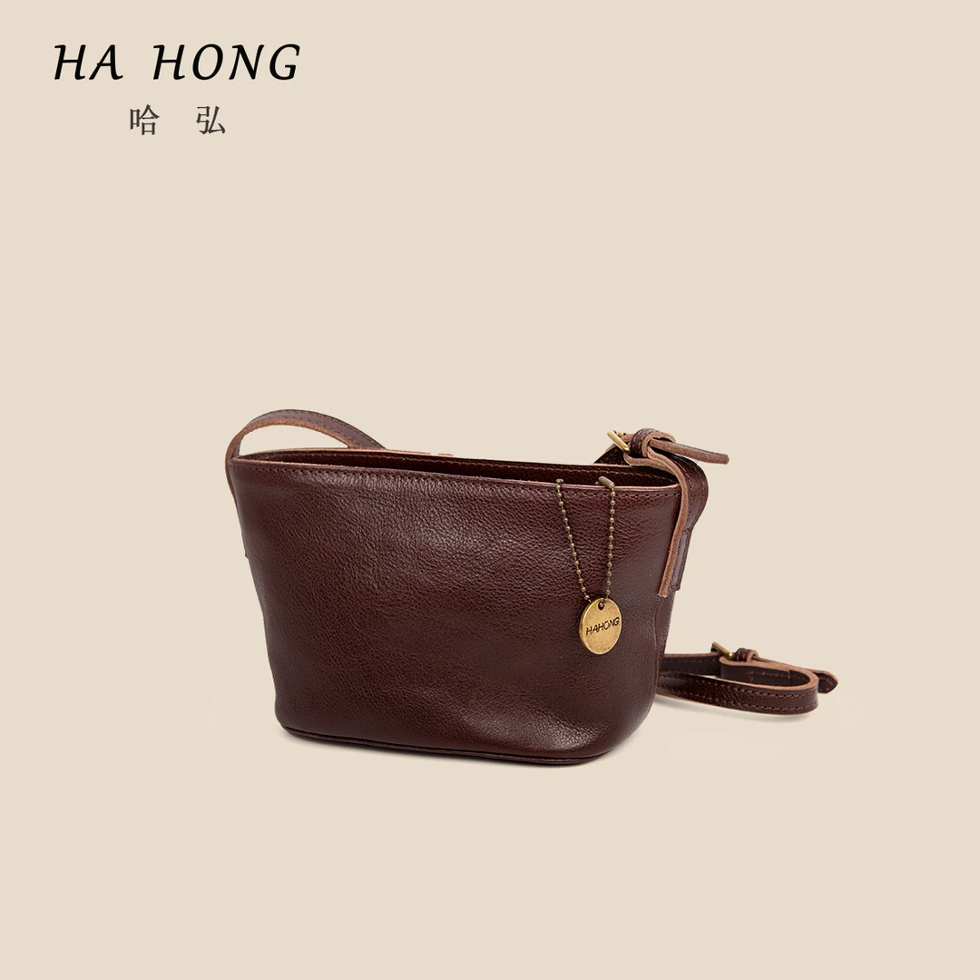 哈弘新款头层牛皮度假斜挎包真皮小众高级感单肩包通勤休闲手机包
