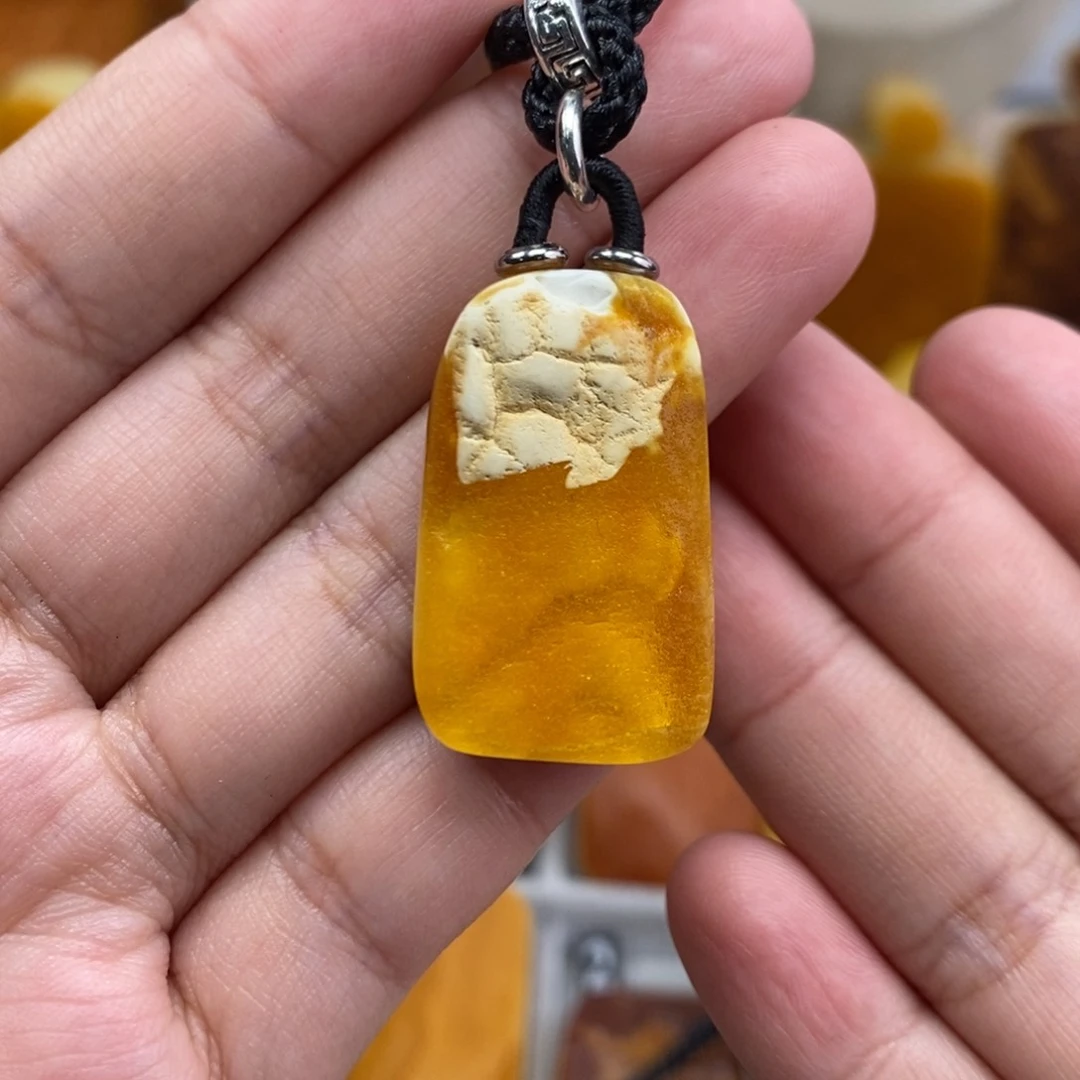 琥珀吊坠(赠链)未镶嵌