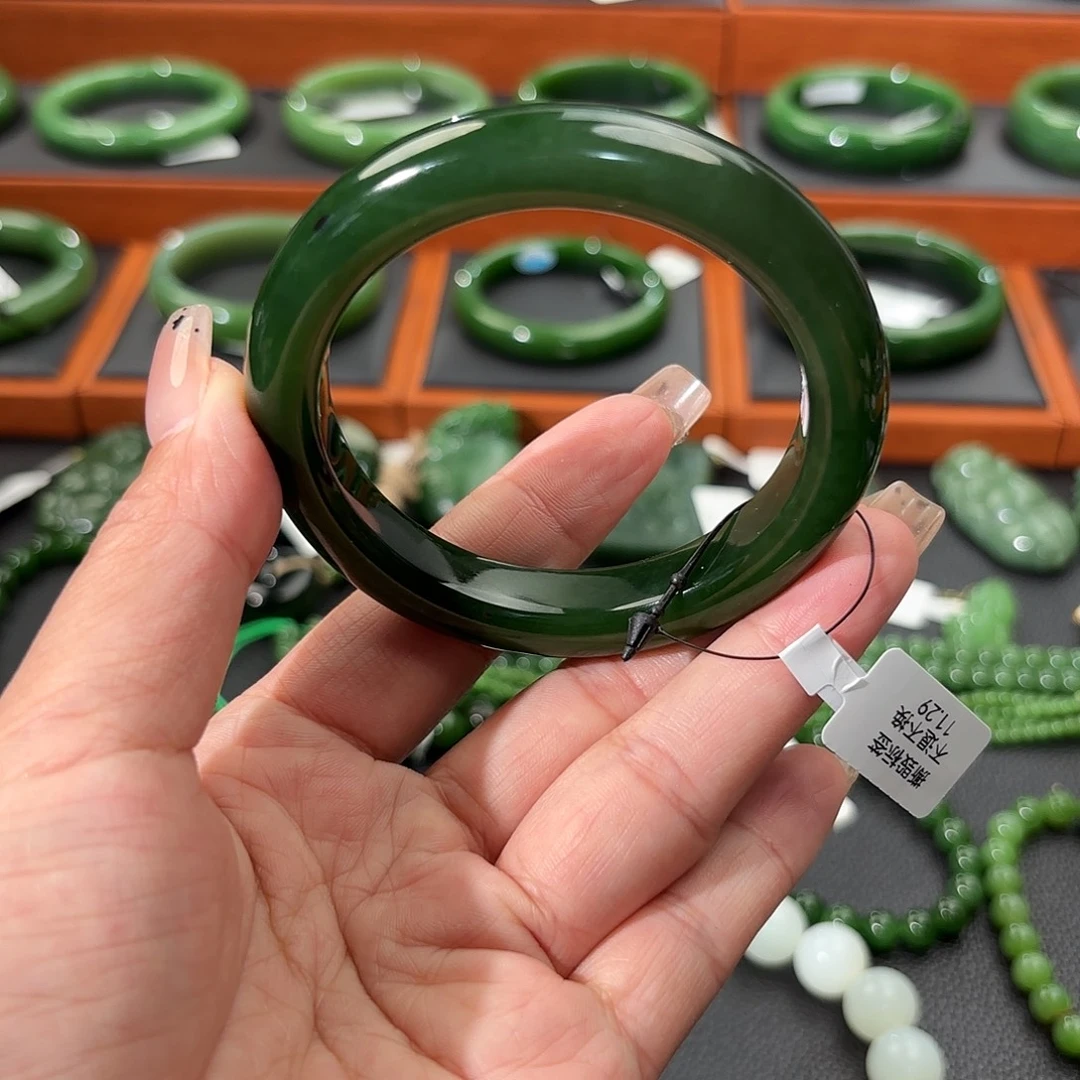 和田玉未镶嵌手镯菠菜绿 56