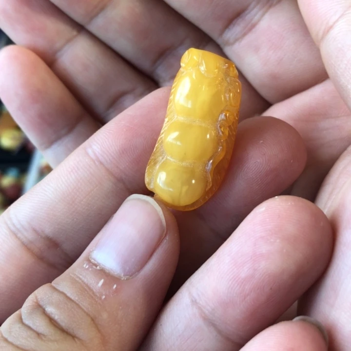 蜜蜡珠宝奇石未镶嵌