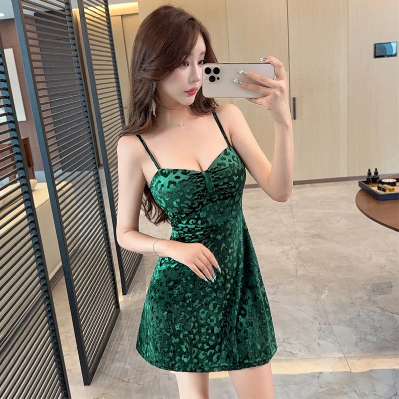 法式高腰显瘦气质吊带辣妹短裙丝绒印花性感大摆连衣裙夜场工作服