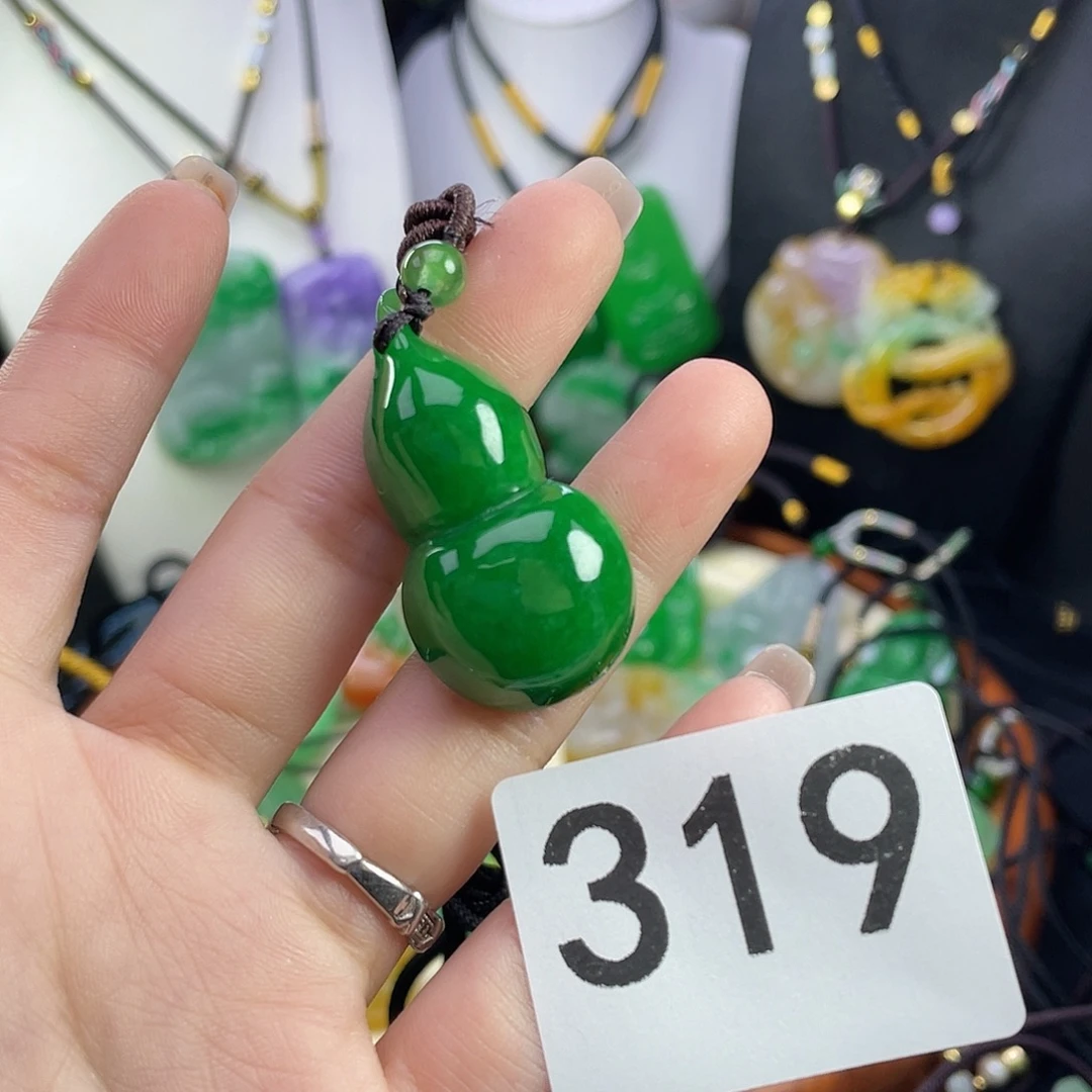 翡翠未镶嵌吊坠(赠链)