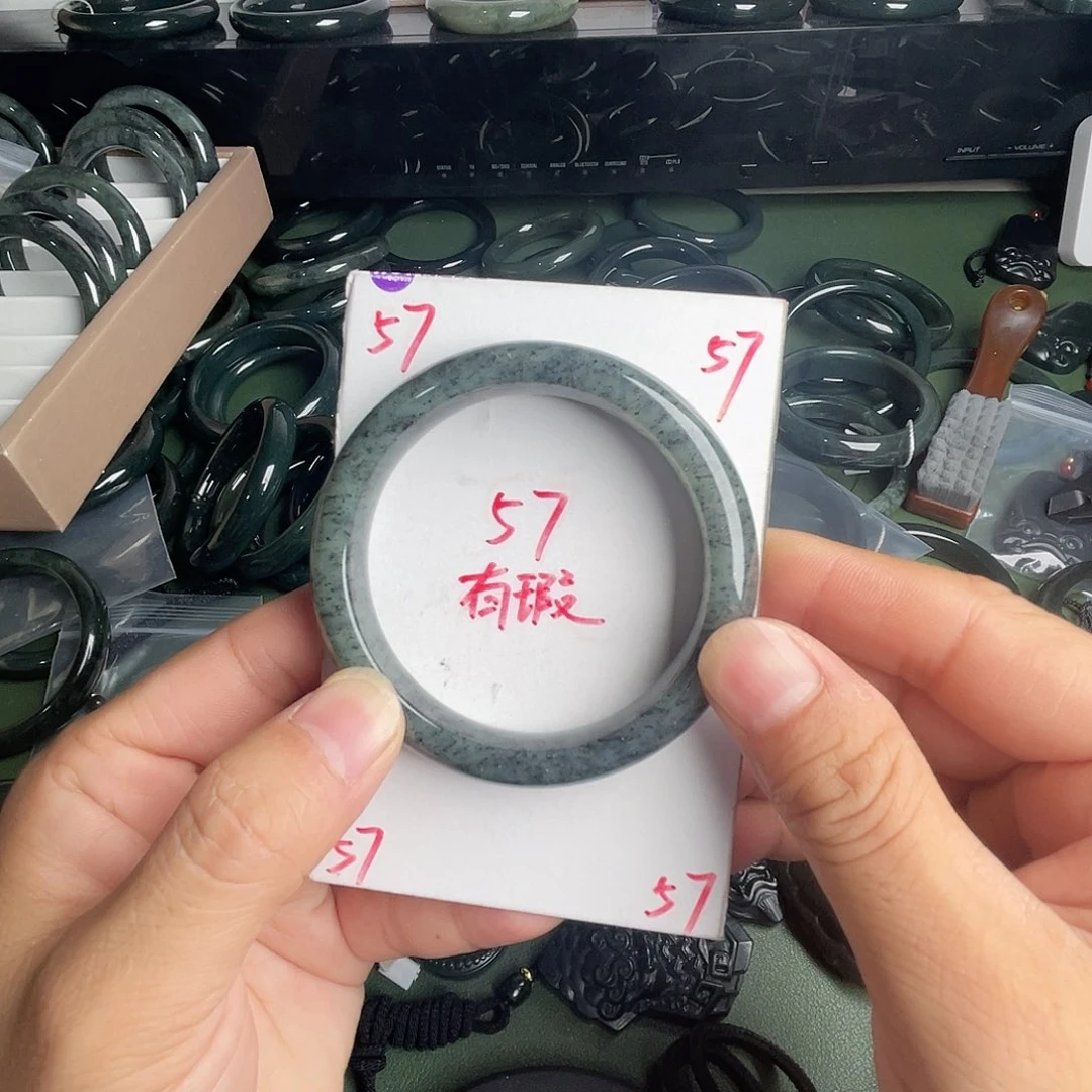 晴***g未镶嵌手镯和田玉