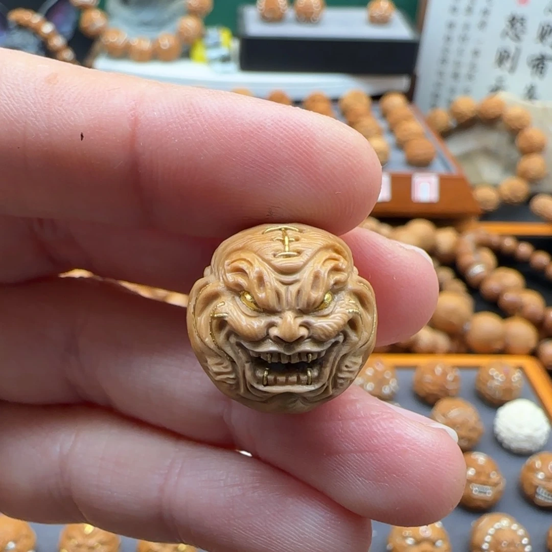 ****️猴头核桃吊坠小牙虎僧