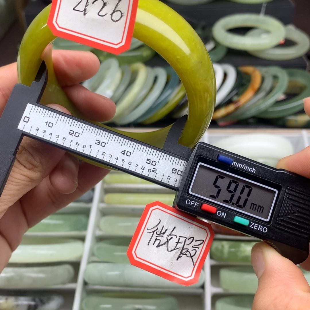 阿***丁未镶嵌蛇纹石玉手镯2126