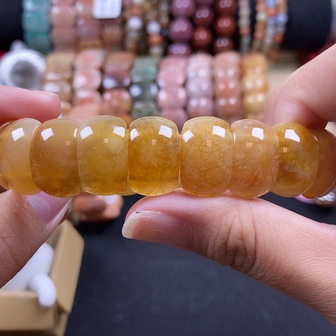 硅化珊瑚（珊瑚玉）未镶嵌手牌糖冰飘满花 81