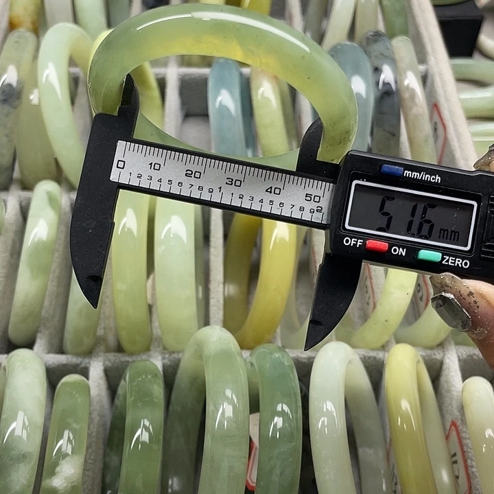 蛇纹石玉未镶嵌手镯96