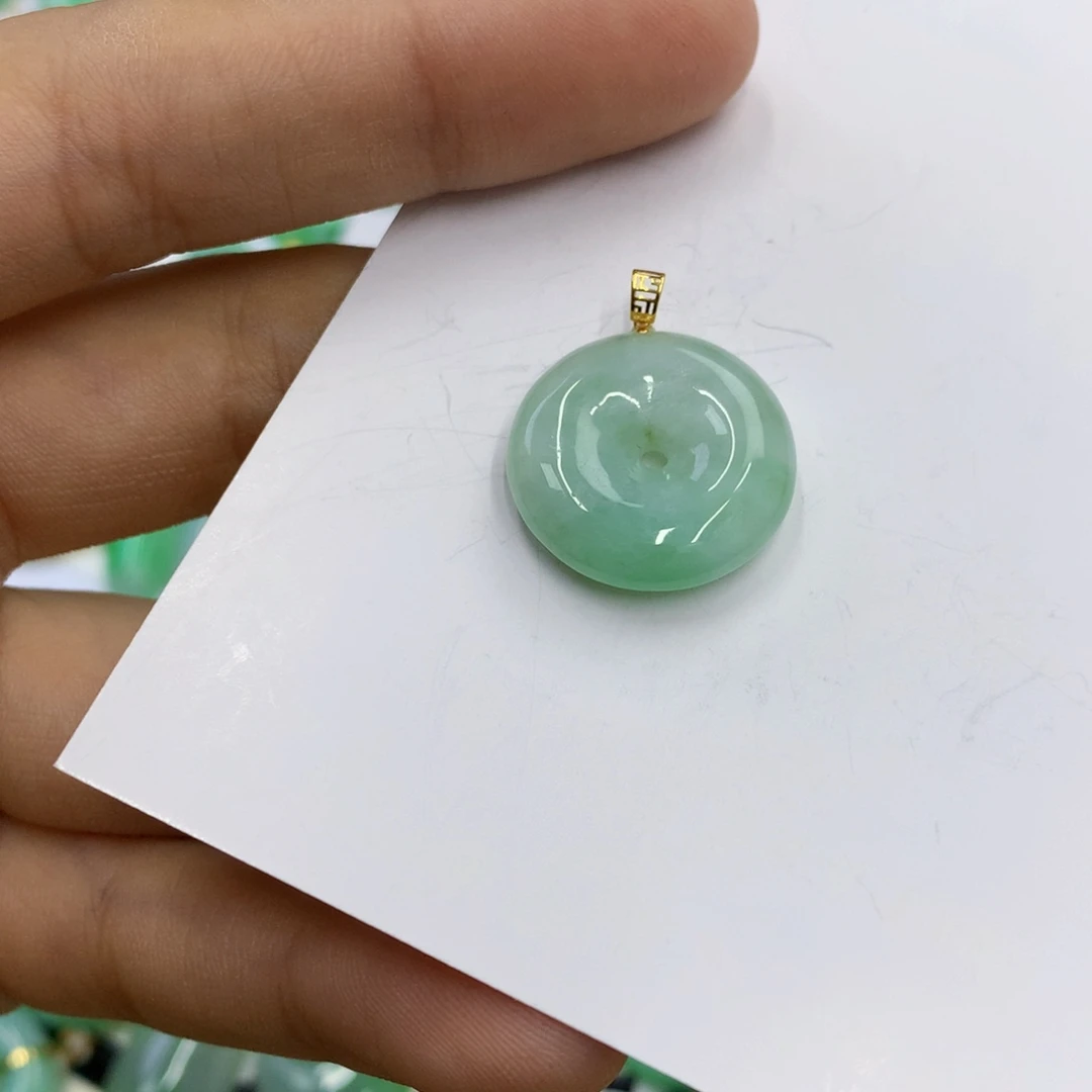 翡翠18K金镶嵌颈饰翡翠